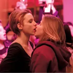 Najlepsze filmy i seriale o lesbijkach: 15 poruszających historii miłosnych