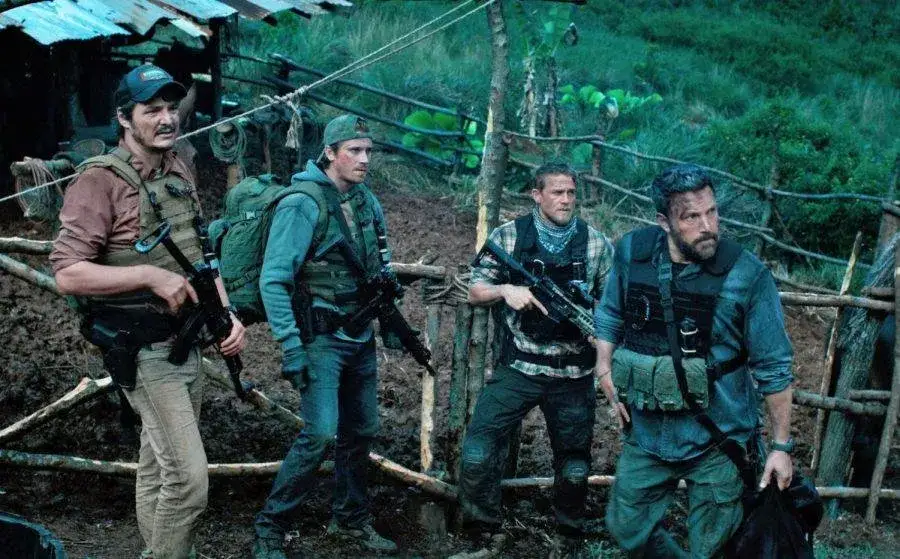 Zdjęcie Potrójna granica: powstanie sequel? Charlie Hunnam łączy siły z Netfliksem
